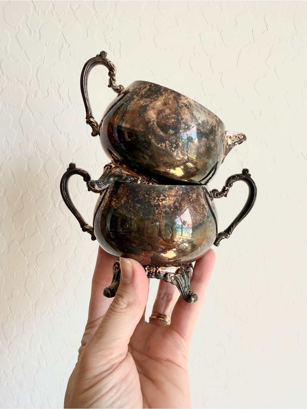 VINTAGE ONEIDA SILVERPLATE CREAM & SUGAR SET